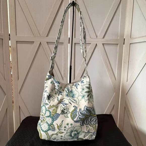Lireca Medium Floral Print One Handle Hobo Bag - Picture 2 of 9